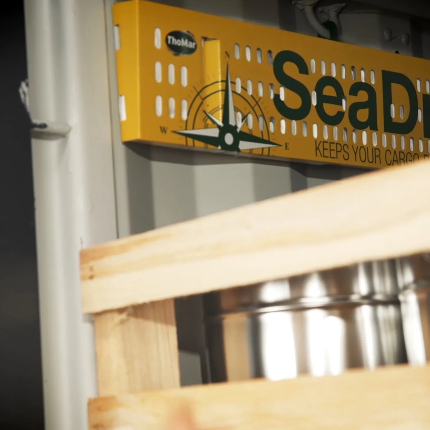 Immagine-prodotto-ThoMar-SeaDry-Pole-H-essiccante-container-orizzontale-applicazione-nel-container-imballato