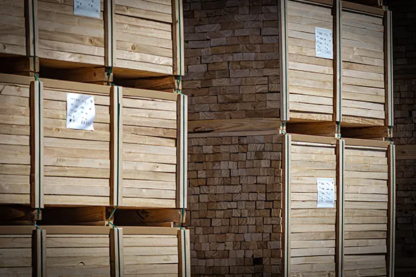 Image thématique Transports de bois avec piles de bois scié