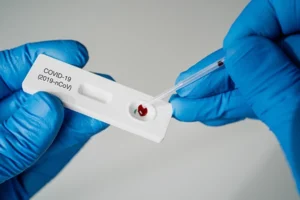 Image thématique kit de test de virus avec test Corona