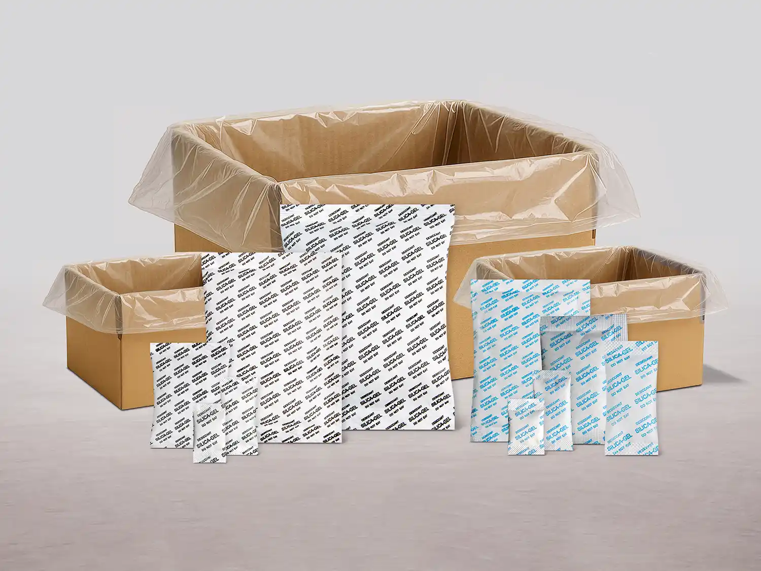 Kollage ThoMar Silikagelbeutel vor kleinen Produktverpackungen mit Folie